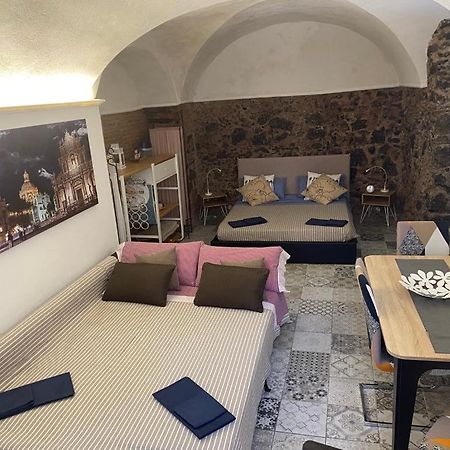 La Piccola Grotta Ursino Villa คาตาเนีย ภายนอก รูปภาพ